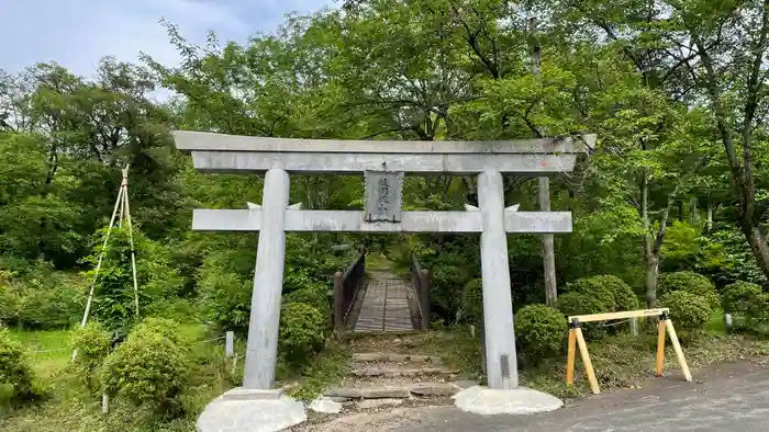 佐羽根山地蔵堂の鳥居