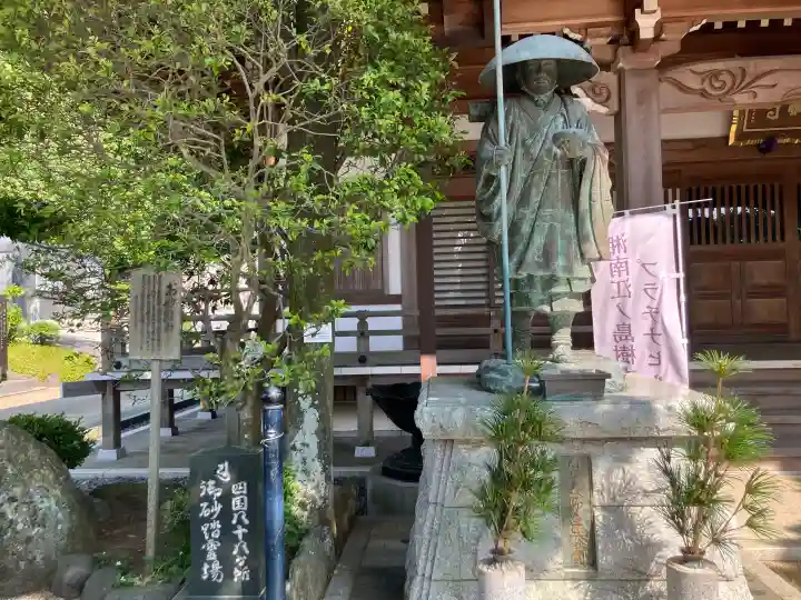 密蔵寺の{uncategorized: "未分類", other: "その他", undefined: "問題あり", building: "その他建物", grave: "お墓", sacred_gate: "鳥居", guardian: "狛犬", statue: "像", buddha: "仏像", history: "歴史", nature: "自然", garden: "庭園", animal: "動物", pagoda: "塔", temizu: "手水舎", mountain_gate: "山門・神門", sanctuary: "本殿・本堂", subordinate: "末社・摂社", art: "芸術", scenery: "景色", jizo: "地蔵", ema: "絵馬", goshuin: "御朱印", omikuji: "おみくじ", items: "授与品その他", amulet: "お守り", goshuincho: "御朱印帳", eats: "食事", festival: "お祭り", votive_dance: "神楽", shichigosan: "七五三参", wedding: "結婚式", experience: "体験その他", initially: "初詣", around: "周辺", anti_infection: "感染症対策"}