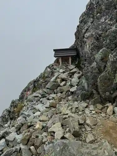 雄山神社峰本社の末社