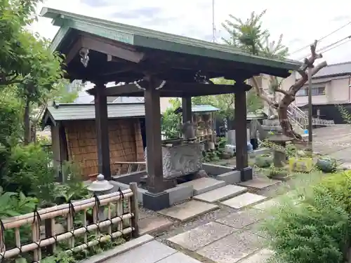 浄土宗 光明山 大蓮寺（照曜会館）の手水舎