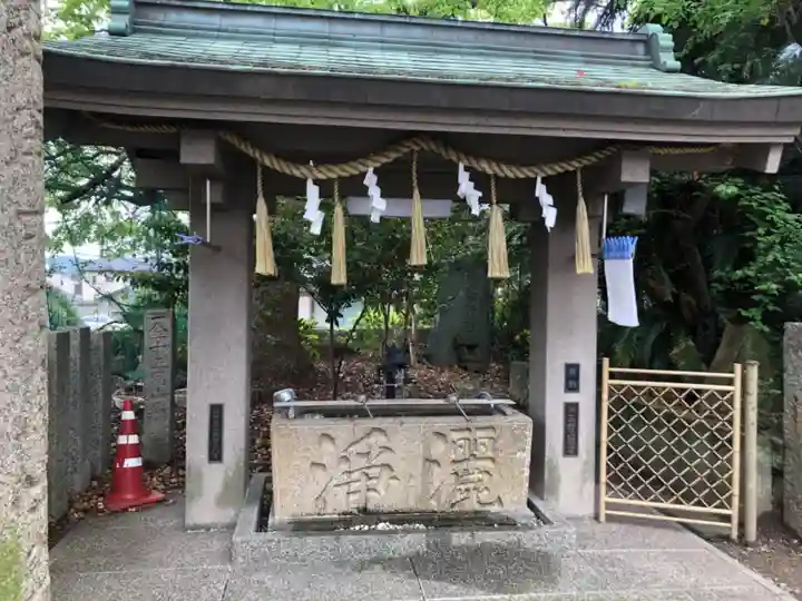 津田八幡神社の手水舎