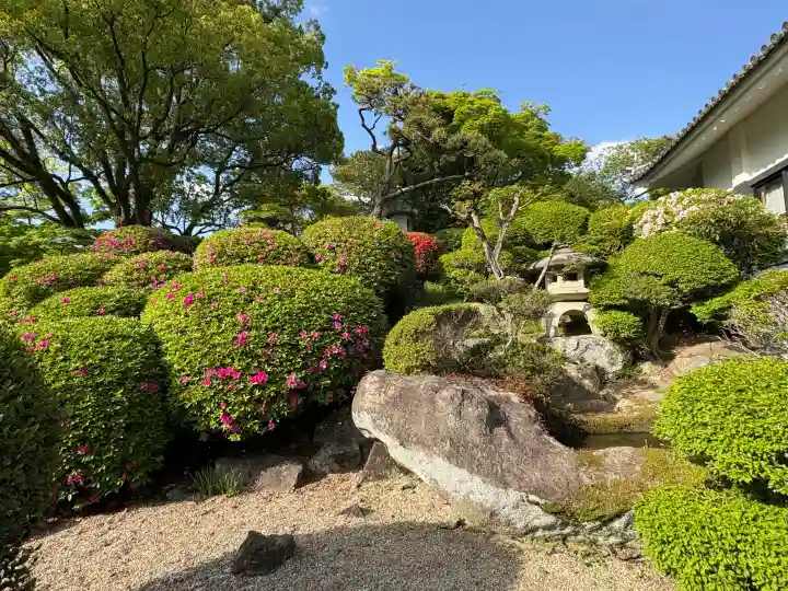 龍城神社の{uncategorized: "未分類", other: "その他", undefined: "問題あり", building: "その他建物", grave: "お墓", sacred_gate: "鳥居", guardian: "狛犬", statue: "像", buddha: "仏像", history: "歴史", nature: "自然", garden: "庭園", animal: "動物", pagoda: "塔", temizu: "手水舎", mountain_gate: "山門・神門", sanctuary: "本殿・本堂", subordinate: "末社・摂社", art: "芸術", scenery: "景色", jizo: "地蔵", ema: "絵馬", goshuin: "御朱印", omikuji: "おみくじ", items: "授与品その他", amulet: "お守り", goshuincho: "御朱印帳", eats: "食事", festival: "お祭り", votive_dance: "神楽", shichigosan: "七五三参", wedding: "結婚式", experience: "体験その他", initially: "初詣", around: "周辺", anti_infection: "感染症対策"}
