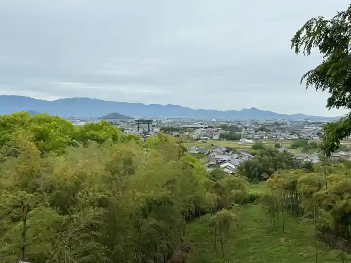 久延彦神社の{uncategorized: "未分類", other: "その他", undefined: "問題あり", building: "その他建物", grave: "お墓", sacred_gate: "鳥居", guardian: "狛犬", statue: "像", buddha: "仏像", history: "歴史", nature: "自然", garden: "庭園", animal: "動物", pagoda: "塔", temizu: "手水舎", mountain_gate: "山門・神門", sanctuary: "本殿・本堂", subordinate: "末社・摂社", art: "芸術", scenery: "景色", jizo: "地蔵", ema: "絵馬", goshuin: "御朱印", omikuji: "おみくじ", items: "授与品その他", amulet: "お守り", goshuincho: "御朱印帳", eats: "食事", festival: "お祭り", votive_dance: "神楽", shichigosan: "七五三参", wedding: "結婚式", experience: "体験その他", initially: "初詣", around: "周辺", anti_infection: "感染症対策"}
