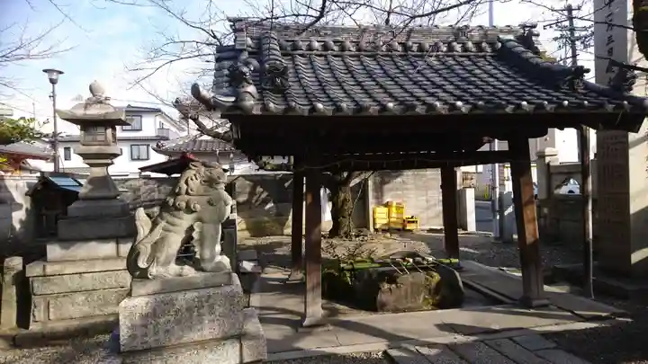 白山神社(榎白山神社)の手水舎