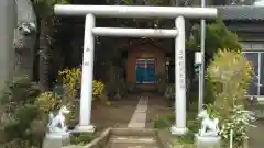 三社稲荷神社の鳥居