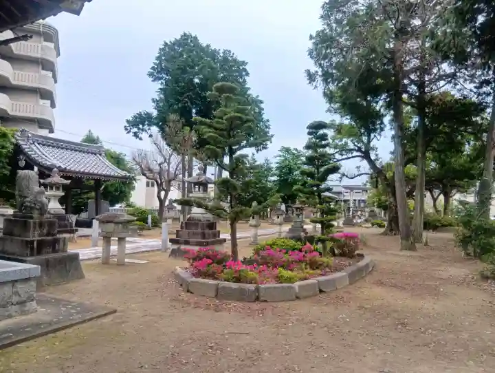 八幡神社の{uncategorized: "未分類", other: "その他", undefined: "問題あり", building: "その他建物", grave: "お墓", sacred_gate: "鳥居", guardian: "狛犬", statue: "像", buddha: "仏像", history: "歴史", nature: "自然", garden: "庭園", animal: "動物", pagoda: "塔", temizu: "手水舎", mountain_gate: "山門・神門", sanctuary: "本殿・本堂", subordinate: "末社・摂社", art: "芸術", scenery: "景色", jizo: "地蔵", ema: "絵馬", goshuin: "御朱印", omikuji: "おみくじ", items: "授与品その他", amulet: "お守り", goshuincho: "御朱印帳", eats: "食事", festival: "お祭り", votive_dance: "神楽", shichigosan: "七五三参", wedding: "結婚式", experience: "体験その他", initially: "初詣", around: "周辺", anti_infection: "感染症対策"}