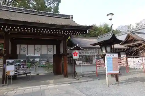 平野神社の山門・神門