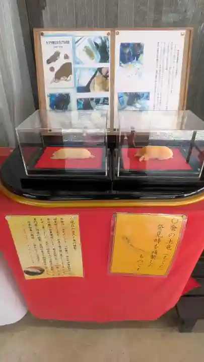 下野 星宮神社の{uncategorized: "未分類", other: "その他", undefined: "問題あり", building: "その他建物", grave: "お墓", sacred_gate: "鳥居", guardian: "狛犬", statue: "像", buddha: "仏像", history: "歴史", nature: "自然", garden: "庭園", animal: "動物", pagoda: "塔", temizu: "手水舎", mountain_gate: "山門・神門", sanctuary: "本殿・本堂", subordinate: "末社・摂社", art: "芸術", scenery: "景色", jizo: "地蔵", ema: "絵馬", goshuin: "御朱印", omikuji: "おみくじ", items: "授与品その他", amulet: "お守り", goshuincho: "御朱印帳", eats: "食事", festival: "お祭り", votive_dance: "神楽", shichigosan: "七五三参", wedding: "結婚式", experience: "体験その他", initially: "初詣", around: "周辺", anti_infection: "感染症対策"}