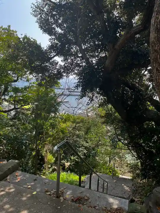 小鷹神社の{uncategorized: "未分類", other: "その他", undefined: "問題あり", building: "その他建物", grave: "お墓", sacred_gate: "鳥居", guardian: "狛犬", statue: "像", buddha: "仏像", history: "歴史", nature: "自然", garden: "庭園", animal: "動物", pagoda: "塔", temizu: "手水舎", mountain_gate: "山門・神門", sanctuary: "本殿・本堂", subordinate: "末社・摂社", art: "芸術", scenery: "景色", jizo: "地蔵", ema: "絵馬", goshuin: "御朱印", omikuji: "おみくじ", items: "授与品その他", amulet: "お守り", goshuincho: "御朱印帳", eats: "食事", festival: "お祭り", votive_dance: "神楽", shichigosan: "七五三参", wedding: "結婚式", experience: "体験その他", initially: "初詣", around: "周辺", anti_infection: "感染症対策"}