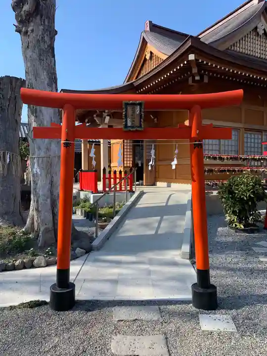 於菊稲荷神社の鳥居