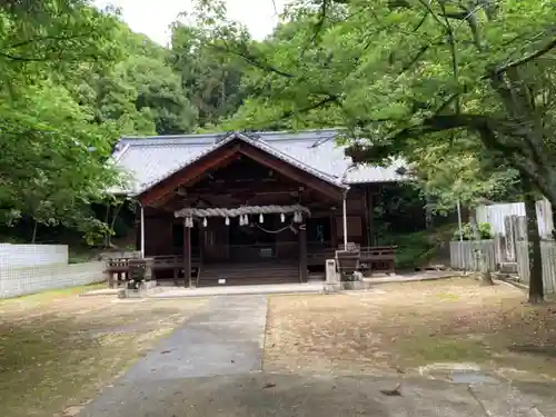 諸山積神社の本殿