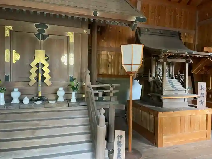 諏訪大神社の{uncategorized: "未分類", other: "その他", undefined: "問題あり", building: "その他建物", grave: "お墓", sacred_gate: "鳥居", guardian: "狛犬", statue: "像", buddha: "仏像", history: "歴史", nature: "自然", garden: "庭園", animal: "動物", pagoda: "塔", temizu: "手水舎", mountain_gate: "山門・神門", sanctuary: "本殿・本堂", subordinate: "末社・摂社", art: "芸術", scenery: "景色", jizo: "地蔵", ema: "絵馬", goshuin: "御朱印", omikuji: "おみくじ", items: "授与品その他", amulet: "お守り", goshuincho: "御朱印帳", eats: "食事", festival: "お祭り", votive_dance: "神楽", shichigosan: "七五三参", wedding: "結婚式", experience: "体験その他", initially: "初詣", around: "周辺", anti_infection: "感染症対策"}