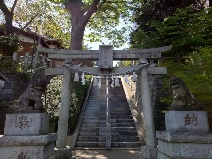 千草台杉山神社の鳥居