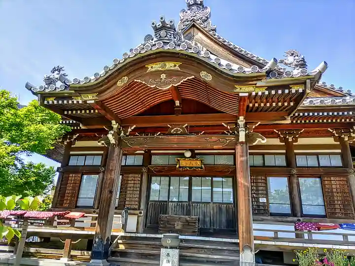 勝山寺の本殿・本堂