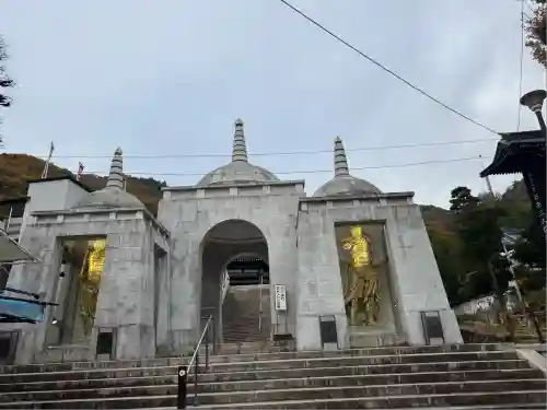 最上稲荷山妙教寺(岡山県)