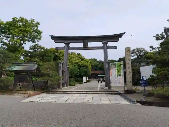 氣多大社の{uncategorized: "未分類", other: "その他", undefined: "問題あり", building: "その他建物", grave: "お墓", sacred_gate: "鳥居", guardian: "狛犬", statue: "像", buddha: "仏像", history: "歴史", nature: "自然", garden: "庭園", animal: "動物", pagoda: "塔", temizu: "手水舎", mountain_gate: "山門・神門", sanctuary: "本殿・本堂", subordinate: "末社・摂社", art: "芸術", scenery: "景色", jizo: "地蔵", ema: "絵馬", goshuin: "御朱印", omikuji: "おみくじ", items: "授与品その他", amulet: "お守り", goshuincho: "御朱印帳", eats: "食事", festival: "お祭り", votive_dance: "神楽", shichigosan: "七五三参", wedding: "結婚式", experience: "体験その他", initially: "初詣", around: "周辺", anti_infection: "感染症対策"}