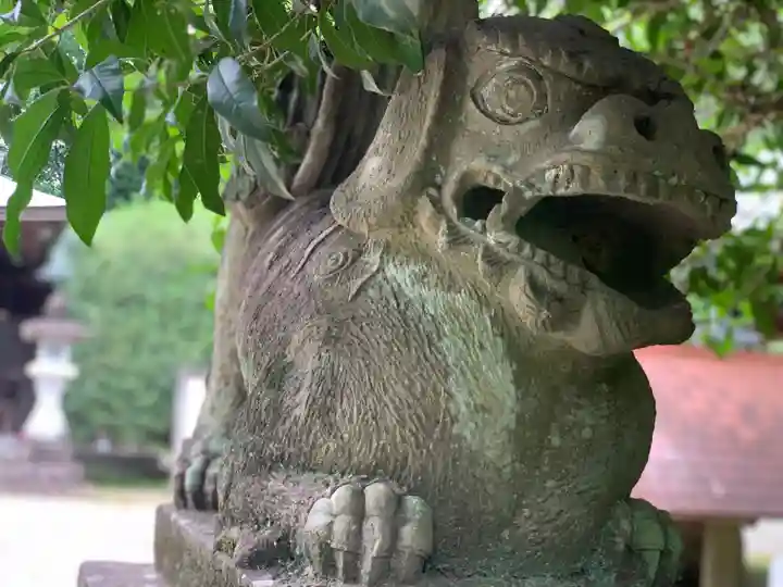 都萬神社の狛犬