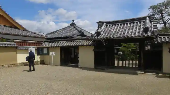 法隆寺の山門・神門