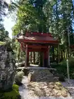 龍穏寺の山門・神門