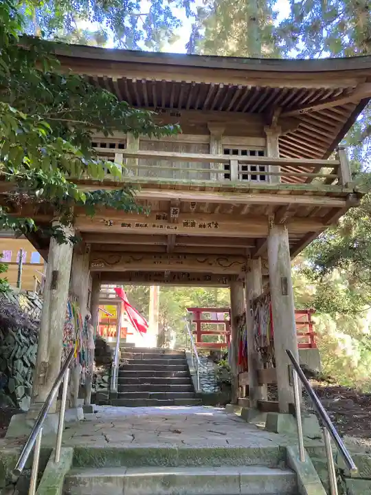 鷲子山上神社の山門・神門