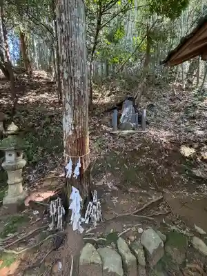 玉作湯神社の{uncategorized: "未分類", other: "その他", undefined: "問題あり", building: "その他建物", grave: "お墓", sacred_gate: "鳥居", guardian: "狛犬", statue: "像", buddha: "仏像", history: "歴史", nature: "自然", garden: "庭園", animal: "動物", pagoda: "塔", temizu: "手水舎", mountain_gate: "山門・神門", sanctuary: "本殿・本堂", subordinate: "末社・摂社", art: "芸術", scenery: "景色", jizo: "地蔵", ema: "絵馬", goshuin: "御朱印", omikuji: "おみくじ", items: "授与品その他", amulet: "お守り", goshuincho: "御朱印帳", eats: "食事", festival: "お祭り", votive_dance: "神楽", shichigosan: "七五三参", wedding: "結婚式", experience: "体験その他", initially: "初詣", around: "周辺", anti_infection: "感染症対策"}