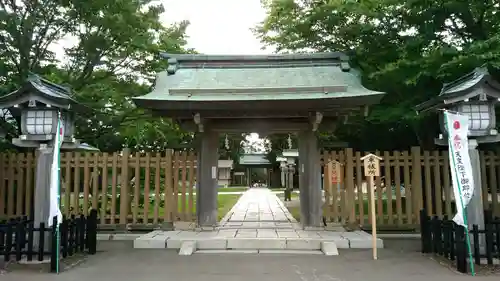 根室金刀比羅神社の山門・神門
