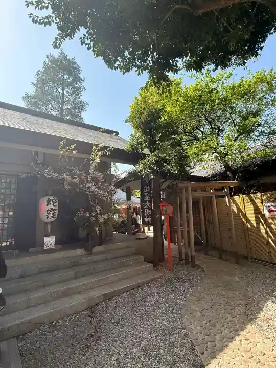 蛇窪神社の{uncategorized: "未分類", other: "その他", undefined: "問題あり", building: "その他建物", grave: "お墓", sacred_gate: "鳥居", guardian: "狛犬", statue: "像", buddha: "仏像", history: "歴史", nature: "自然", garden: "庭園", animal: "動物", pagoda: "塔", temizu: "手水舎", mountain_gate: "山門・神門", sanctuary: "本殿・本堂", subordinate: "末社・摂社", art: "芸術", scenery: "景色", jizo: "地蔵", ema: "絵馬", goshuin: "御朱印", omikuji: "おみくじ", items: "授与品その他", amulet: "お守り", goshuincho: "御朱印帳", eats: "食事", festival: "お祭り", votive_dance: "神楽", shichigosan: "七五三参", wedding: "結婚式", experience: "体験その他", initially: "初詣", around: "周辺", anti_infection: "感染症対策"}