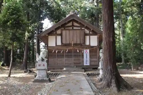 小被神社の本殿