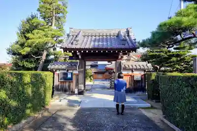 新光寺の山門・神門