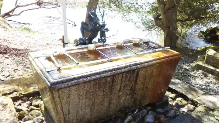 九頭龍神社本宮の手水舎