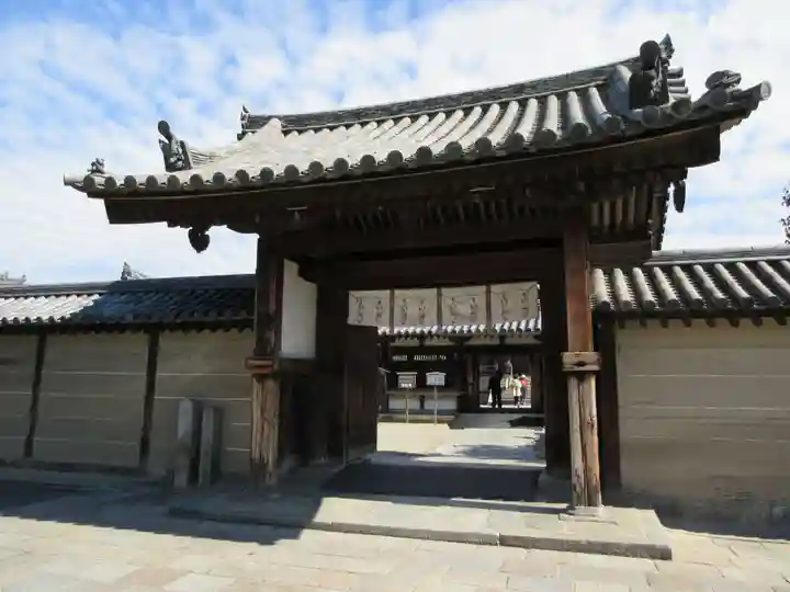 法隆寺 夢殿の山門・神門