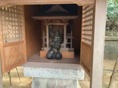 諏訪神社の{uncategorized: "未分類", other: "その他", undefined: "問題あり", building: "その他建物", grave: "お墓", sacred_gate: "鳥居", guardian: "狛犬", statue: "像", buddha: "仏像", history: "歴史", nature: "自然", garden: "庭園", animal: "動物", pagoda: "塔", temizu: "手水舎", mountain_gate: "山門・神門", sanctuary: "本殿・本堂", subordinate: "末社・摂社", art: "芸術", scenery: "景色", jizo: "地蔵", ema: "絵馬", goshuin: "御朱印", omikuji: "おみくじ", items: "授与品その他", amulet: "お守り", goshuincho: "御朱印帳", eats: "食事", festival: "お祭り", votive_dance: "神楽", shichigosan: "七五三参", wedding: "結婚式", experience: "体験その他", initially: "初詣", around: "周辺", anti_infection: "感染症対策"}