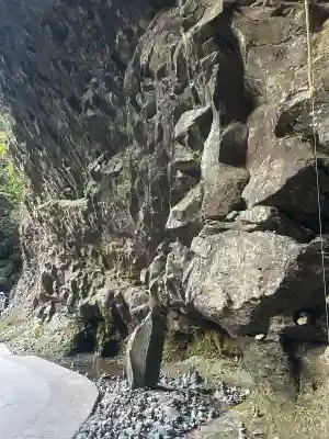 天安河原宮の{uncategorized: "未分類", other: "その他", undefined: "問題あり", building: "その他建物", grave: "お墓", sacred_gate: "鳥居", guardian: "狛犬", statue: "像", buddha: "仏像", history: "歴史", nature: "自然", garden: "庭園", animal: "動物", pagoda: "塔", temizu: "手水舎", mountain_gate: "山門・神門", sanctuary: "本殿・本堂", subordinate: "末社・摂社", art: "芸術", scenery: "景色", jizo: "地蔵", ema: "絵馬", goshuin: "御朱印", omikuji: "おみくじ", items: "授与品その他", amulet: "お守り", goshuincho: "御朱印帳", eats: "食事", festival: "お祭り", votive_dance: "神楽", shichigosan: "七五三参", wedding: "結婚式", experience: "体験その他", initially: "初詣", around: "周辺", anti_infection: "感染症対策"}