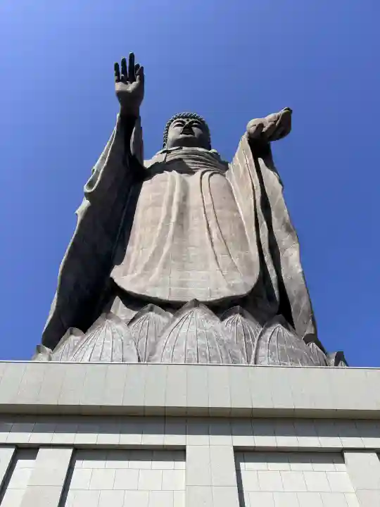 東本願寺本廟 牛久浄苑(牛久大仏)の{uncategorized: "未分類", other: "その他", undefined: "問題あり", building: "その他建物", grave: "お墓", sacred_gate: "鳥居", guardian: "狛犬", statue: "像", buddha: "仏像", history: "歴史", nature: "自然", garden: "庭園", animal: "動物", pagoda: "塔", temizu: "手水舎", mountain_gate: "山門・神門", sanctuary: "本殿・本堂", subordinate: "末社・摂社", art: "芸術", scenery: "景色", jizo: "地蔵", ema: "絵馬", goshuin: "御朱印", omikuji: "おみくじ", items: "授与品その他", amulet: "お守り", goshuincho: "御朱印帳", eats: "食事", festival: "お祭り", votive_dance: "神楽", shichigosan: "七五三参", wedding: "結婚式", experience: "体験その他", initially: "初詣", around: "周辺", anti_infection: "感染症対策"}
