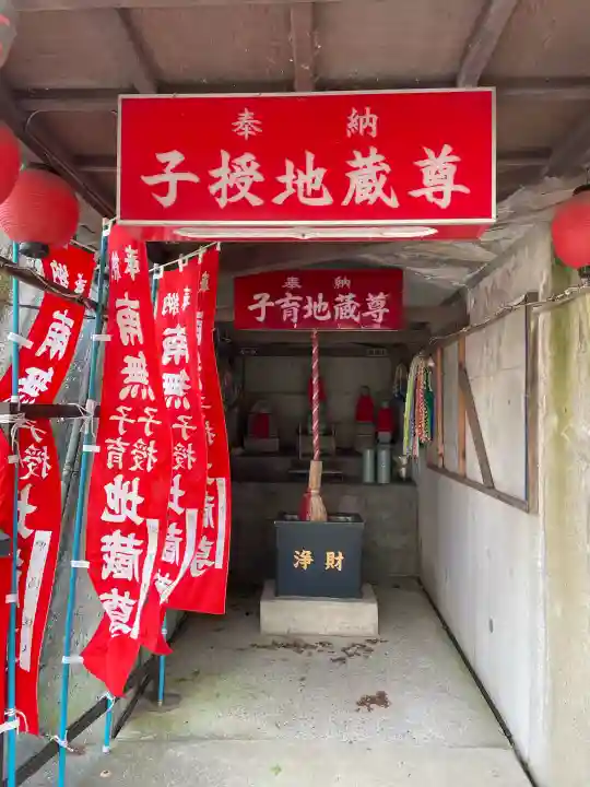 長光寺の{uncategorized: "未分類", other: "その他", undefined: "問題あり", building: "その他建物", grave: "お墓", sacred_gate: "鳥居", guardian: "狛犬", statue: "像", buddha: "仏像", history: "歴史", nature: "自然", garden: "庭園", animal: "動物", pagoda: "塔", temizu: "手水舎", mountain_gate: "山門・神門", sanctuary: "本殿・本堂", subordinate: "末社・摂社", art: "芸術", scenery: "景色", jizo: "地蔵", ema: "絵馬", goshuin: "御朱印", omikuji: "おみくじ", items: "授与品その他", amulet: "お守り", goshuincho: "御朱印帳", eats: "食事", festival: "お祭り", votive_dance: "神楽", shichigosan: "七五三参", wedding: "結婚式", experience: "体験その他", initially: "初詣", around: "周辺", anti_infection: "感染症対策"}