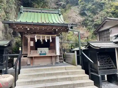 銭洗弁財天宇賀福神社(神奈川県)