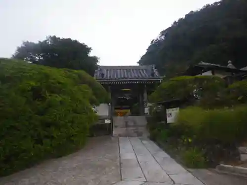 安養院　(田代寺）の山門