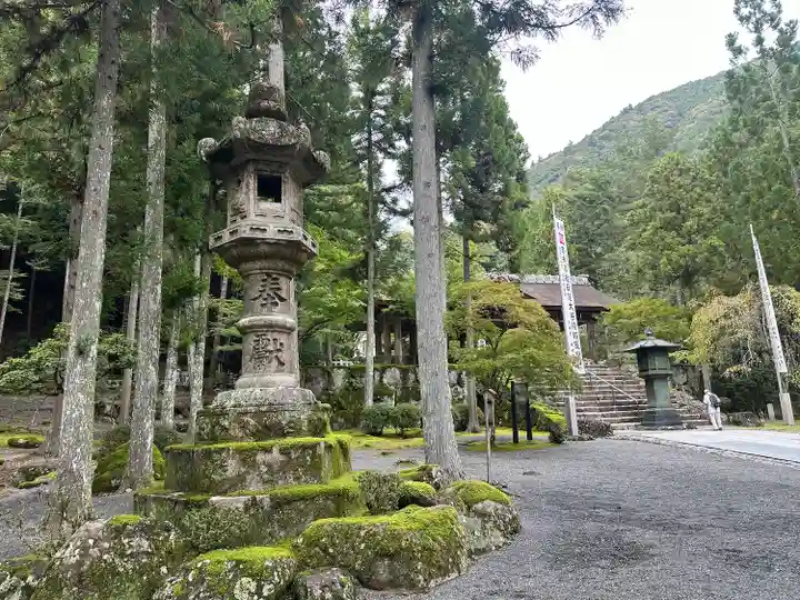 久遠寺御廟所(山梨県)