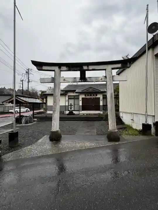 福石神社の{uncategorized: "未分類", other: "その他", undefined: "問題あり", building: "その他建物", grave: "お墓", sacred_gate: "鳥居", guardian: "狛犬", statue: "像", buddha: "仏像", history: "歴史", nature: "自然", garden: "庭園", animal: "動物", pagoda: "塔", temizu: "手水舎", mountain_gate: "山門・神門", sanctuary: "本殿・本堂", subordinate: "末社・摂社", art: "芸術", scenery: "景色", jizo: "地蔵", ema: "絵馬", goshuin: "御朱印", omikuji: "おみくじ", items: "授与品その他", amulet: "お守り", goshuincho: "御朱印帳", eats: "食事", festival: "お祭り", votive_dance: "神楽", shichigosan: "七五三参", wedding: "結婚式", experience: "体験その他", initially: "初詣", around: "周辺", anti_infection: "感染症対策"}