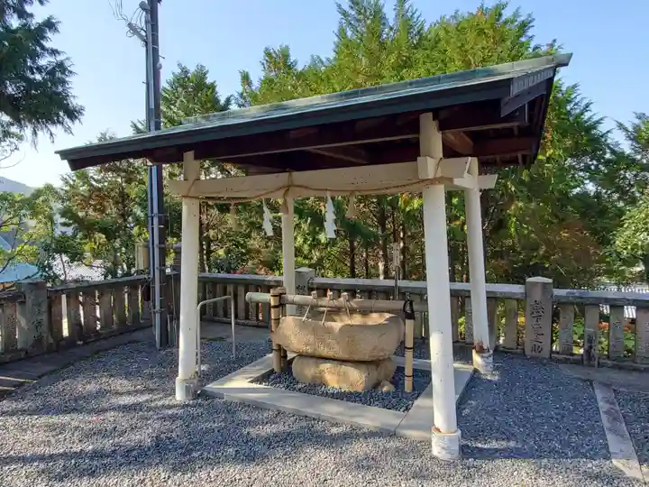 熊箇原八幡神社の手水舎