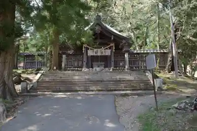 諏訪大社上社前宮の本殿・本堂