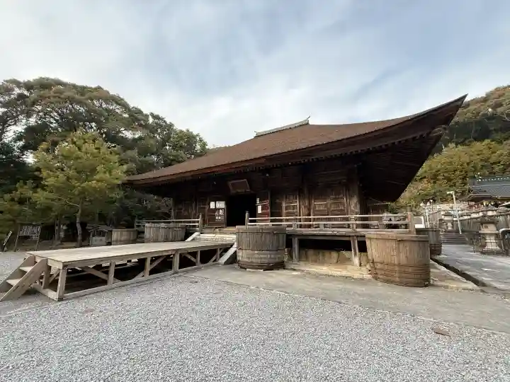 瀧山寺の{uncategorized: "未分類", other: "その他", undefined: "問題あり", building: "その他建物", grave: "お墓", sacred_gate: "鳥居", guardian: "狛犬", statue: "像", buddha: "仏像", history: "歴史", nature: "自然", garden: "庭園", animal: "動物", pagoda: "塔", temizu: "手水舎", mountain_gate: "山門・神門", sanctuary: "本殿・本堂", subordinate: "末社・摂社", art: "芸術", scenery: "景色", jizo: "地蔵", ema: "絵馬", goshuin: "御朱印", omikuji: "おみくじ", items: "授与品その他", amulet: "お守り", goshuincho: "御朱印帳", eats: "食事", festival: "お祭り", votive_dance: "神楽", shichigosan: "七五三参", wedding: "結婚式", experience: "体験その他", initially: "初詣", around: "周辺", anti_infection: "感染症対策"}