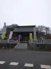 埼玉厄除け開運大師・龍泉寺（切り絵御朱印発祥の寺）の山門