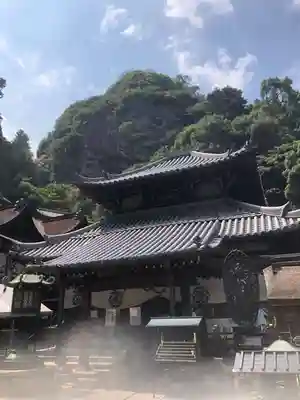 宝山寺の本殿・本堂