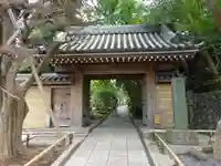 報国寺の山門・神門