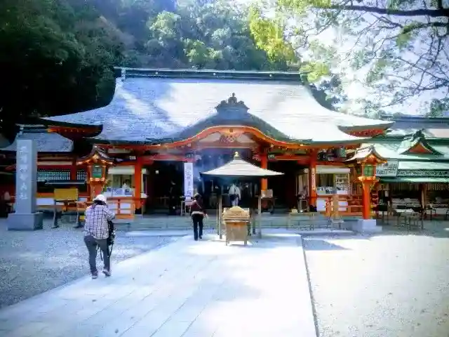 熊野那智大社の{uncategorized: "未分類", other: "その他", undefined: "問題あり", building: "その他建物", grave: "お墓", sacred_gate: "鳥居", guardian: "狛犬", statue: "像", buddha: "仏像", history: "歴史", nature: "自然", garden: "庭園", animal: "動物", pagoda: "塔", temizu: "手水舎", mountain_gate: "山門・神門", sanctuary: "本殿・本堂", subordinate: "末社・摂社", art: "芸術", scenery: "景色", jizo: "地蔵", ema: "絵馬", goshuin: "御朱印", omikuji: "おみくじ", items: "授与品その他", amulet: "お守り", goshuincho: "御朱印帳", eats: "食事", festival: "お祭り", votive_dance: "神楽", shichigosan: "七五三参", wedding: "結婚式", experience: "体験その他", initially: "初詣", around: "周辺", anti_infection: "感染症対策"}