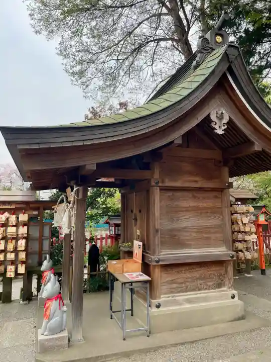 民部稲荷神社(川越八幡宮境内社)の{uncategorized: "未分類", other: "その他", undefined: "問題あり", building: "その他建物", grave: "お墓", sacred_gate: "鳥居", guardian: "狛犬", statue: "像", buddha: "仏像", history: "歴史", nature: "自然", garden: "庭園", animal: "動物", pagoda: "塔", temizu: "手水舎", mountain_gate: "山門・神門", sanctuary: "本殿・本堂", subordinate: "末社・摂社", art: "芸術", scenery: "景色", jizo: "地蔵", ema: "絵馬", goshuin: "御朱印", omikuji: "おみくじ", items: "授与品その他", amulet: "お守り", goshuincho: "御朱印帳", eats: "食事", festival: "お祭り", votive_dance: "神楽", shichigosan: "七五三参", wedding: "結婚式", experience: "体験その他", initially: "初詣", around: "周辺", anti_infection: "感染症対策"}
