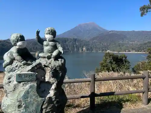 霧島東神社の像