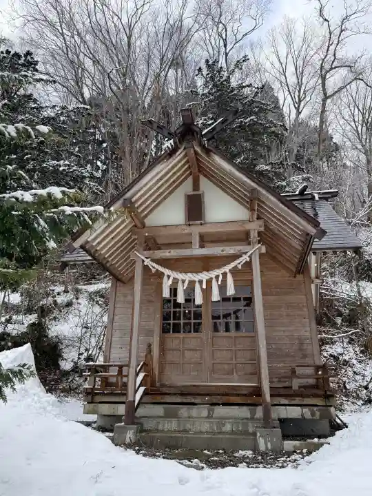 湯倉神社の{uncategorized: "未分類", other: "その他", undefined: "問題あり", building: "その他建物", grave: "お墓", sacred_gate: "鳥居", guardian: "狛犬", statue: "像", buddha: "仏像", history: "歴史", nature: "自然", garden: "庭園", animal: "動物", pagoda: "塔", temizu: "手水舎", mountain_gate: "山門・神門", sanctuary: "本殿・本堂", subordinate: "末社・摂社", art: "芸術", scenery: "景色", jizo: "地蔵", ema: "絵馬", goshuin: "御朱印", omikuji: "おみくじ", items: "授与品その他", amulet: "お守り", goshuincho: "御朱印帳", eats: "食事", festival: "お祭り", votive_dance: "神楽", shichigosan: "七五三参", wedding: "結婚式", experience: "体験その他", initially: "初詣", around: "周辺", anti_infection: "感染症対策"}
