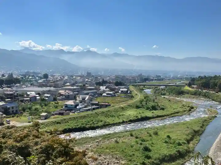 差出磯大嶽山神社 仕事と健康と厄よけの神さまの景色